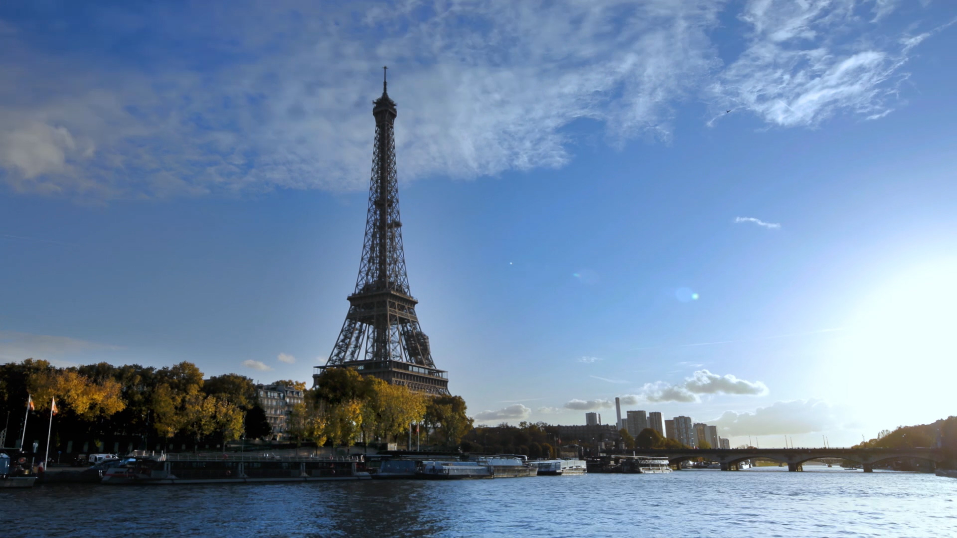 http://jimmytraveller.4fan.cz/wp-content/uploads/2018/06/poster-tour-eiffel-jour-nuit.jpg